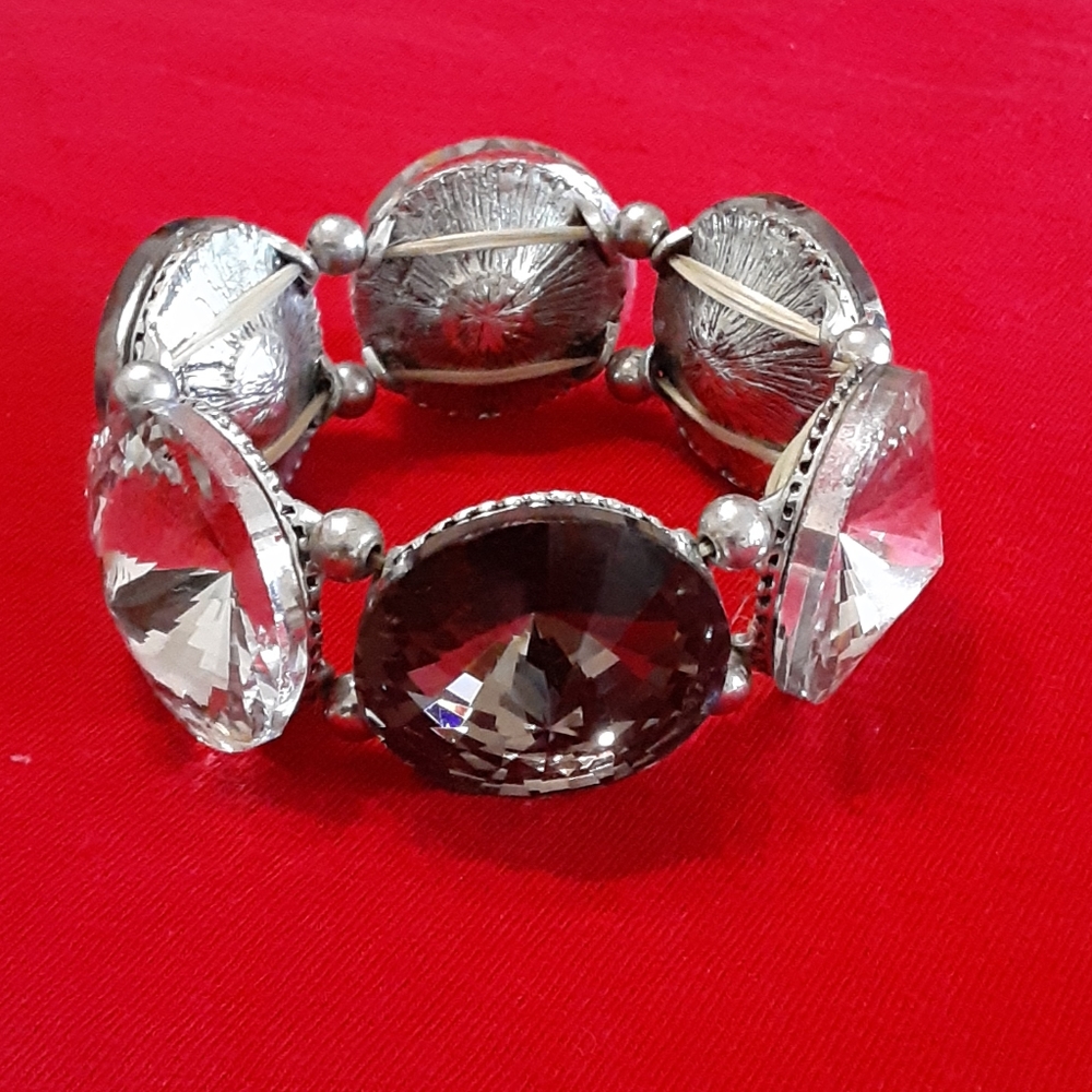 Stretchable bracelet